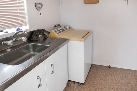 Photo of property in 7 Hennessy Street East, Foxton Beach, Foxton, 4815