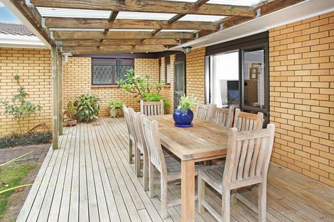 Photo of property in 2 Raukawa Grove, Waiuku, 2123