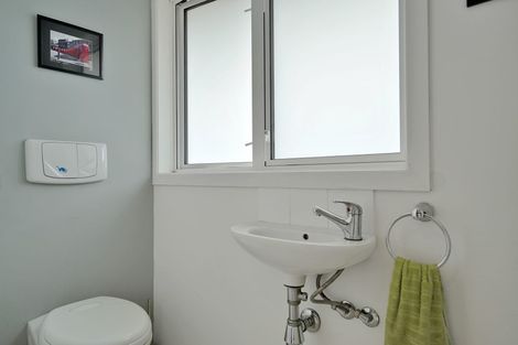 Photo of property in 14 Harbour View Road, Te Atatu Peninsula, Auckland, 0610