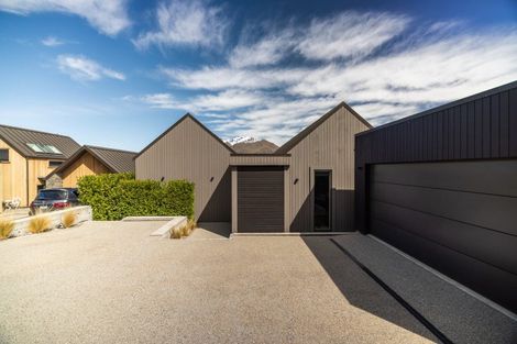 Photo of property in 17 Falconer Rise, Jacks Point, Queenstown, 9371