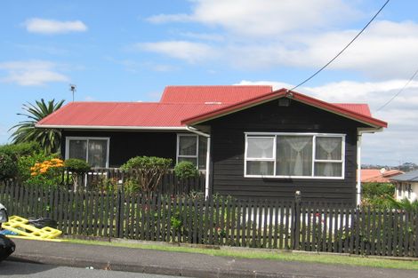 Photo of property in 2 Aotea Road, Glen Eden, Auckland, 0602