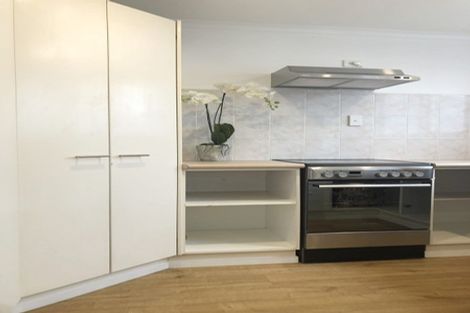 Photo of property in 1/90 Pupuke Road, Hillcrest, Auckland, 0627