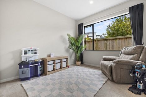 Photo of property in 11 Kahu Close, Orewa, 0931