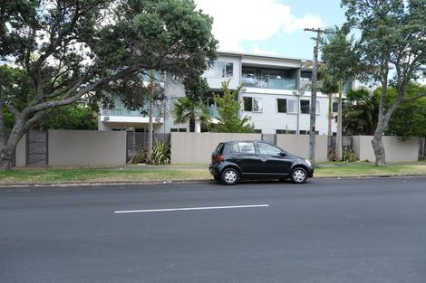 Photo of property in 2/8 Shakespeare Road, Milford, Auckland, 0620