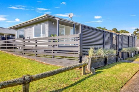 Photo of property in 1/58 Riversdale Drive, Merrilands, New Plymouth, 4312