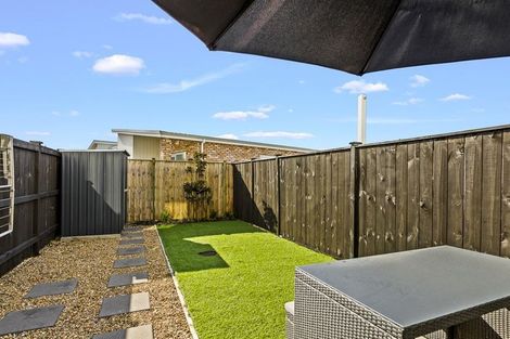 Photo of property in 18 Owen Chapman Drive, Red Beach, 0932