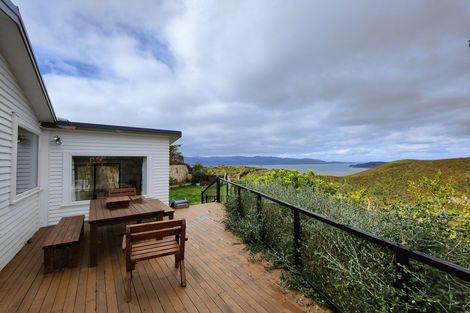 Photo of property in 48 Miles Crescent, Newlands, Wellington, 6037