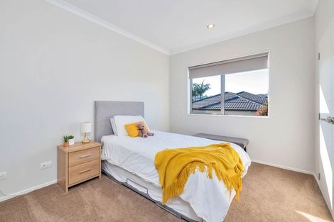 Photo of property in 49 South Kensington Way, Henderson, Auckland, 0612