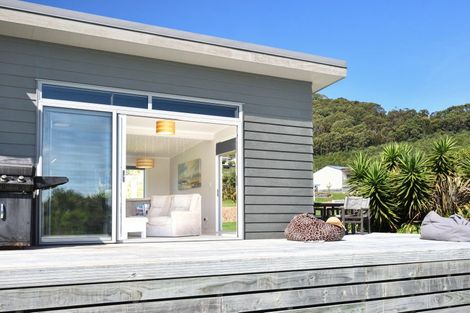 Photo of property in 3 Mahia Heights Drive, Mahia, 4198
