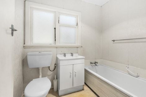 Photo of property in 2 Hudson Street, Island Bay, Wellington, 6023