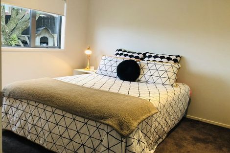 Photo of property in 560 Beach Road, Rothesay Bay, Auckland, 0630