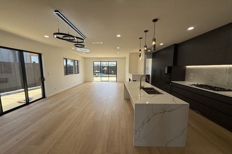 Photo of property in 21 Catalina Avenue, Rosehill, 2113