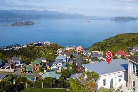 Photo of property in 4b Sunhaven Drive, Newlands, Wellington, 6037
