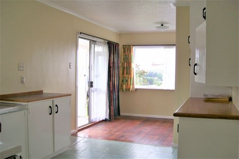 Photo of property in 72 Ruskin Road, Newlands, Wellington, 6037