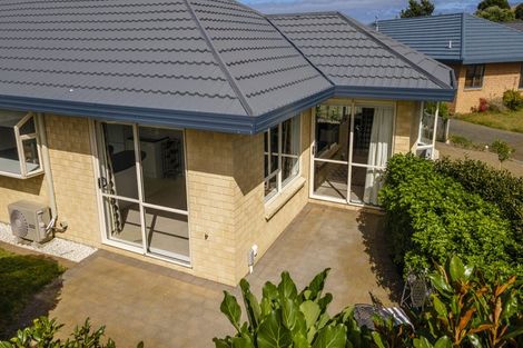 Photo of property in 17 Crown Hill, Paraparaumu, 5032