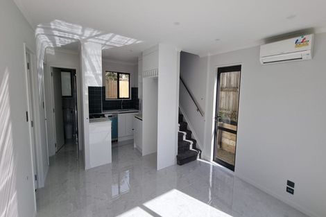 Photo of property in 425f Great South Road, Opaheke, 2113