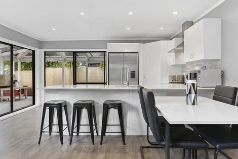 Photo of property in 63 Kaurilands Road, Titirangi, Auckland, 0604