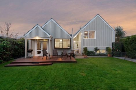 Photo of property in 21 Highfield Place, Avonhead, Christchurch, 8042