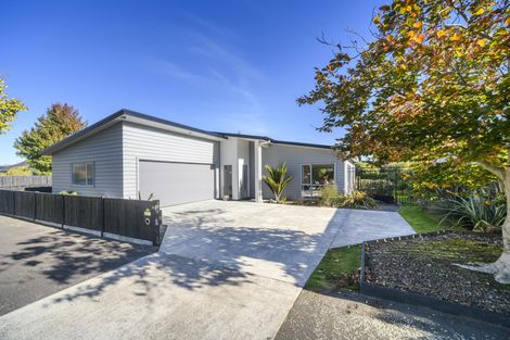 Photo of property in 41 Karina Terrace, Roslyn, Palmerston North, 4414