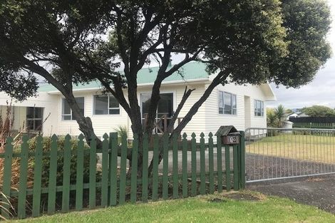 Photo of property in 10 Hadfield Place, Paraparaumu Beach, Paraparaumu, 5032