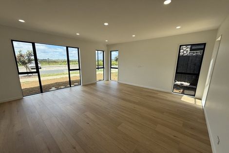 Photo of property in 21 Catalina Avenue, Rosehill, 2113