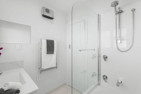 Photo of property in 1 Shaftesbury Street, Avonhead, Christchurch, 8042