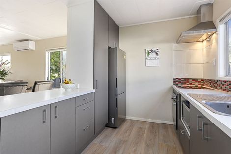 Photo of property in 13 Glenbury Place, Massey, Auckland, 0614