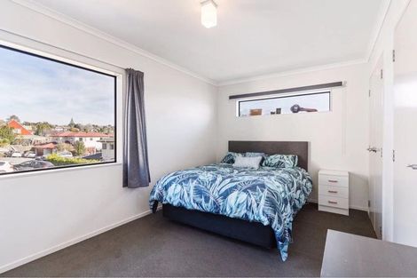 Photo of property in 68 Claverdon Drive, Massey, Auckland, 0614