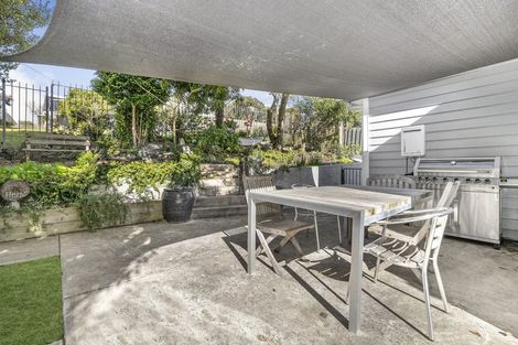 Photo of property in 24 Holiday Road, Stanmore Bay, Whangaparaoa, 0932