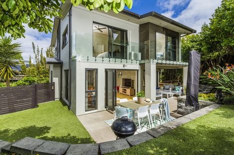Photo of property in 2/304 Beach Road, Campbells Bay, Auckland, 0630