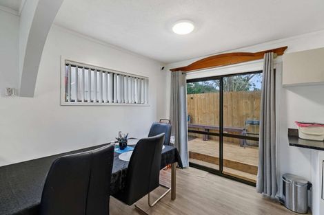 Photo of property in 2/11 Halsey Road, Manurewa, Auckland, 2102