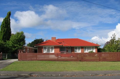 Photo of property in 19 Graham Avenue, Te Atatu Peninsula, Auckland, 0610