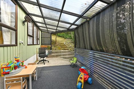Photo of property in 43 Franklyn Road, Tawa, Wellington, 5028