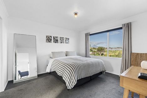 Photo of property in 49 Queens Road, Glen Avon, New Plymouth, 4312