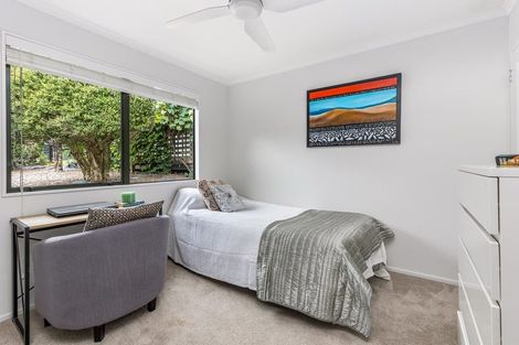 Photo of property in 5 Springwater Vale, Unsworth Heights, Auckland, 0632