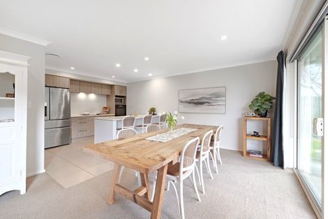 Photo of property in 2 Raiha Street, Papamoa Beach, Papamoa, 3118