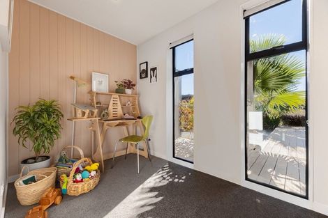 Photo of property in 9 Te Heke Place, Waikanae, 5036