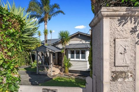 Photo of property in 1/305 Lake Road, Hauraki, Auckland, 0622