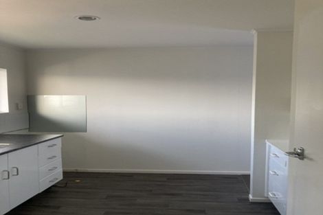 Photo of property in 105f2 Apu Crescent, Lyall Bay, Wellington, 6022