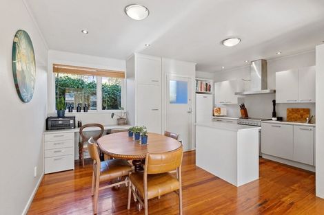 Photo of property in 2/172 Centaurus Road, Saint Martins, Christchurch, 8022