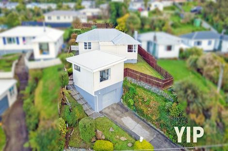 Photo of property in 62 Ruskin Road, Newlands, Wellington, 6037