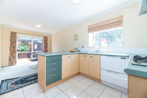 Photo of property in 10 Dainton Place, New Lynn, Auckland, 0600