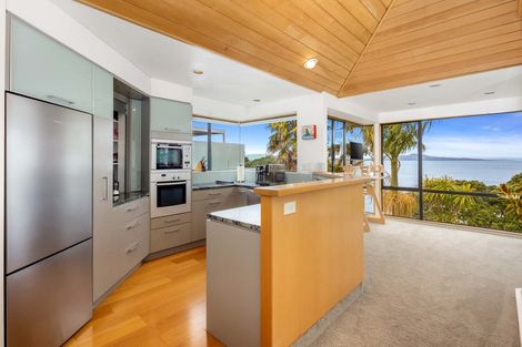 Photo of property in 2/19 Churchill Road, Murrays Bay, Auckland, 0630