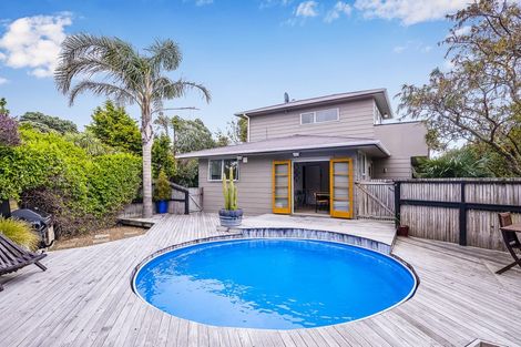 Photo of property in 10 Michael Road, Paraparaumu Beach, Paraparaumu, 5032