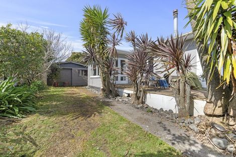 Photo of property in 71 Mountain Road, Sentry Hill, New Plymouth, 4373