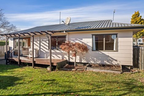 Photo of property in 2/74 Aorangi Road, Bryndwr, Christchurch, 8053