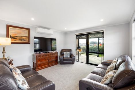 Photo of property in 881a Whangaparaoa Road, Manly, 0930