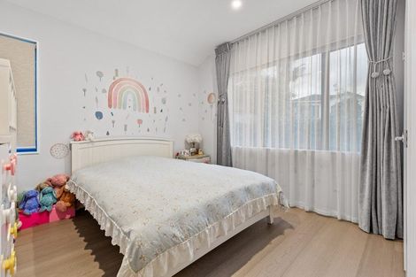 Photo of property in 26a Bernleigh Terrace, West Harbour, Auckland, 0618