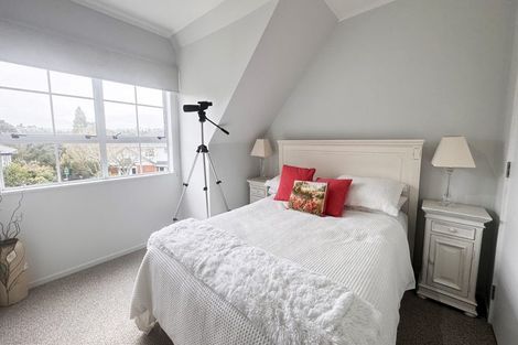 Photo of property in 19 Ravenstone Place, Chatswood, Auckland, 0626