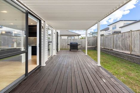 Photo of property in 8 Fjord Way, Karaka, Papakura, 2113
